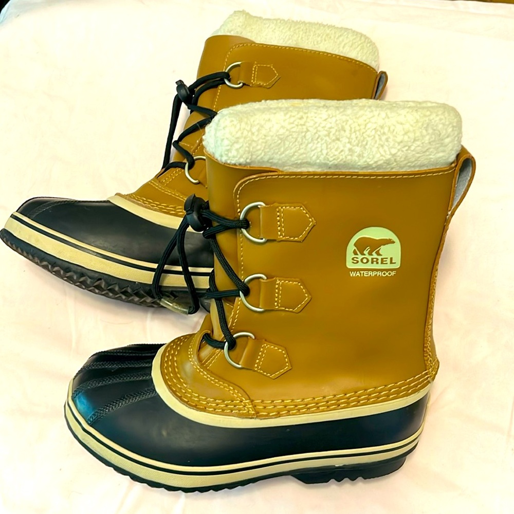 SOREL waterproof boots sz 4
